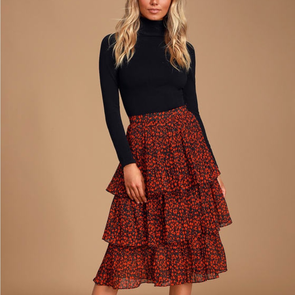 Lulu’s Duarte Black and Red Floral Print Pleated Tiered Midi Skirt